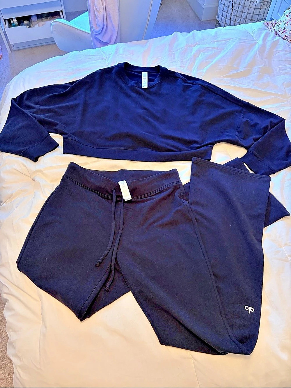 Alo Cropped Sway Crew Neck Pullover and Sway Bootcut Sweatpant Black Medium SET
